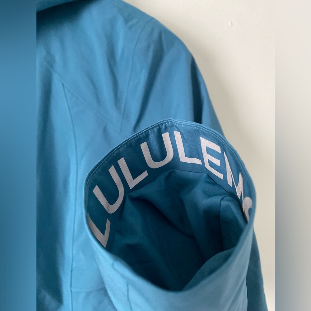 Lululemon Rain Rebel Jacket Capture Blue Coat Size 2 NWT Waterproof Running Race - Picture 7 of 16